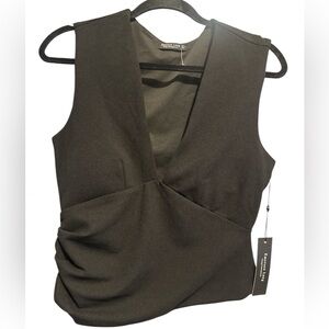 Emerson Lang Young Contemporary black sleeveless V-neck top w/ pleated detail L